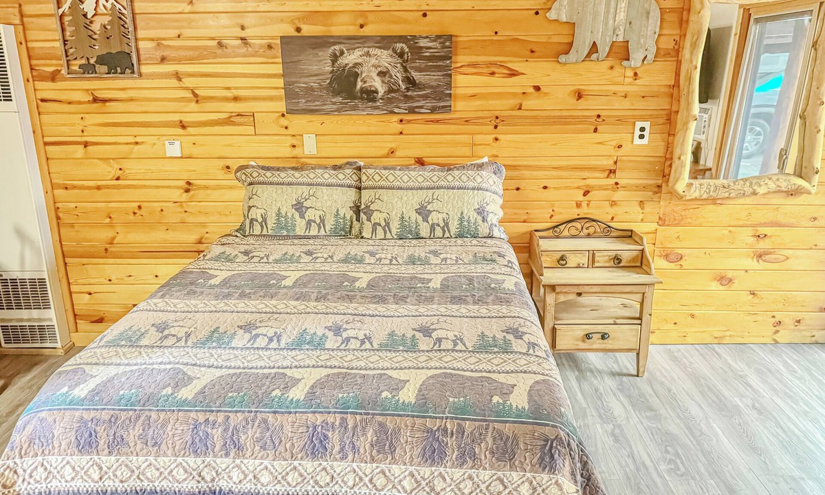 Estes Park Hotel | Full Kitchen River Motel w/Views - NR100