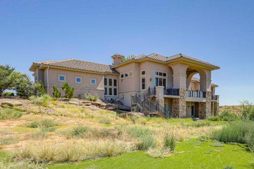 Tucumcari House | Game Room & Deck: Group Getaway in New Mexico!