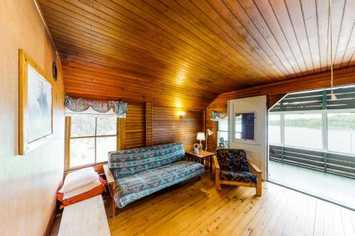 Charlotte House | Garden Island's