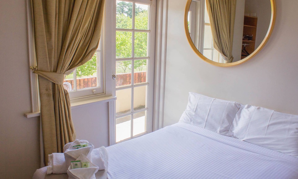 Blackheath Hotel | Gardners Inn Hotel