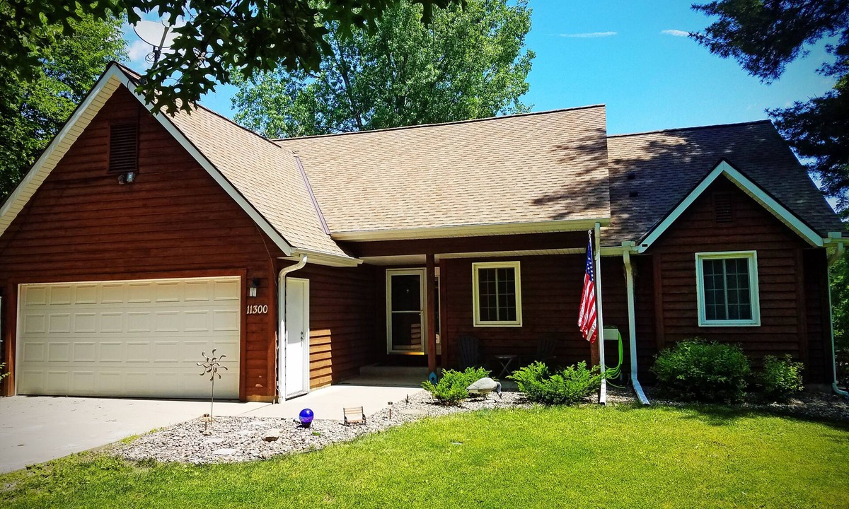 Rochester House | Gorgeous Getaway RiverLake-Front Vacation Home!
