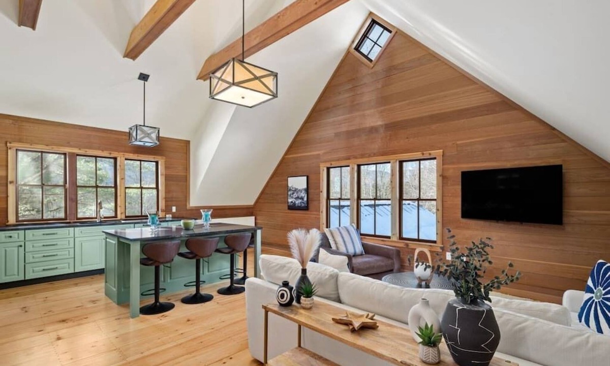 Stowe Area Apartment | Gorgeous unique space minutes from Stowe mountain