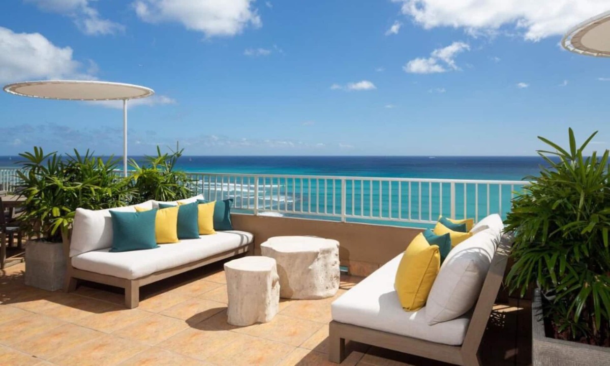 Waikiki Hotel | Great Relaxing Overnight Stay! 4 Convenient Units, Beachfront Property, Pool