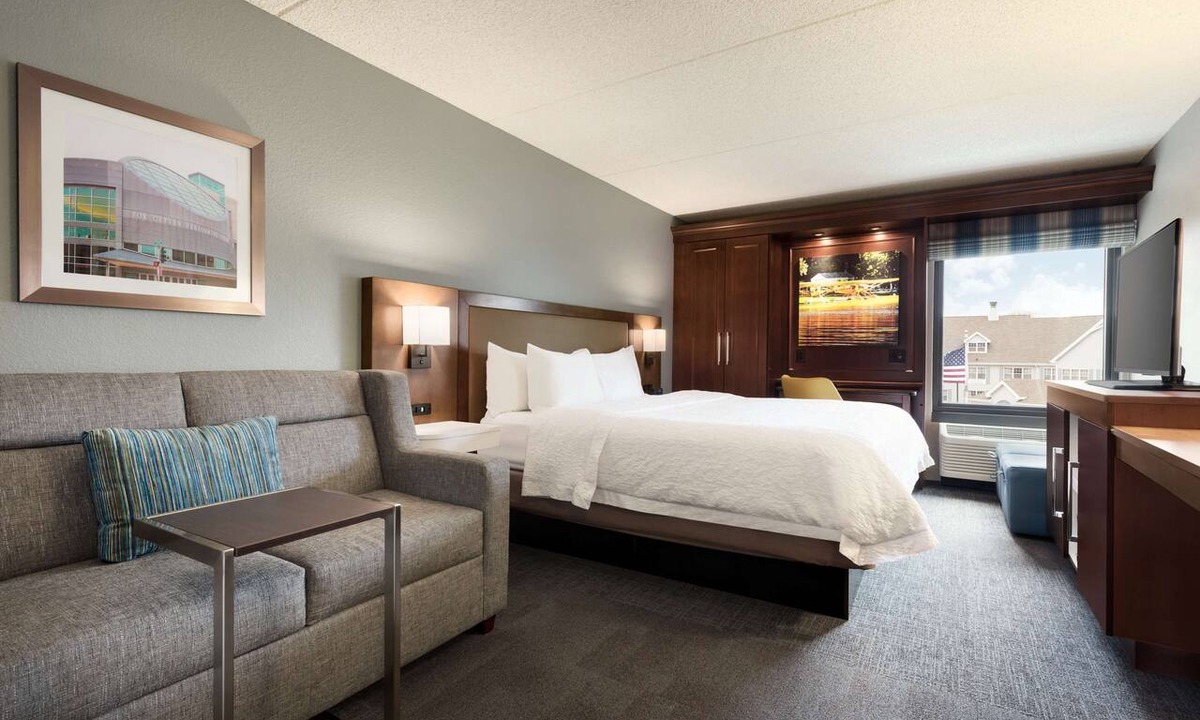 Appleton Hotel | Hampton Inn Appleton-Fox River Mall Area