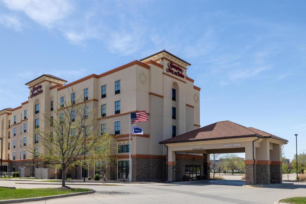 West Des Moines Hotel | Hampton Inn & Suites West Des Moines Mill Civic