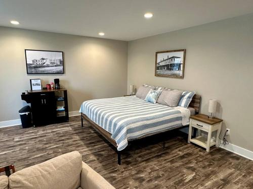 Bellevue House | Harbor Hideaway Suite - River Rock Inn