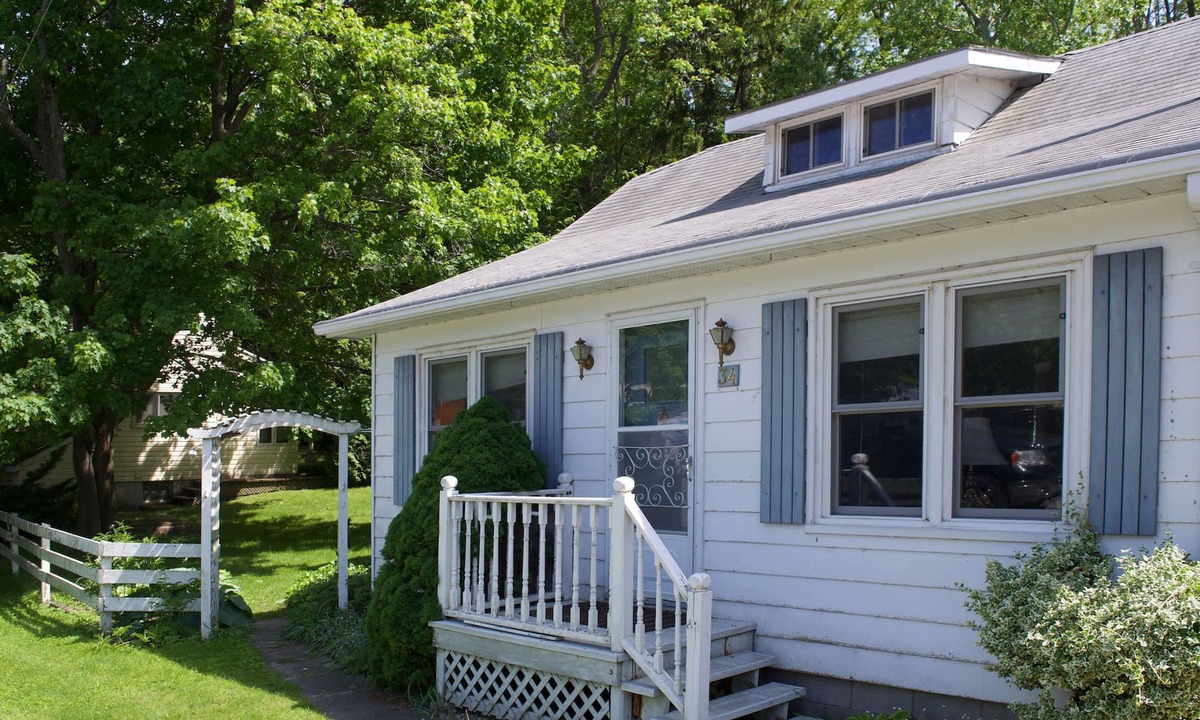 Bayfield Cottage | Harbourfront Cottage!