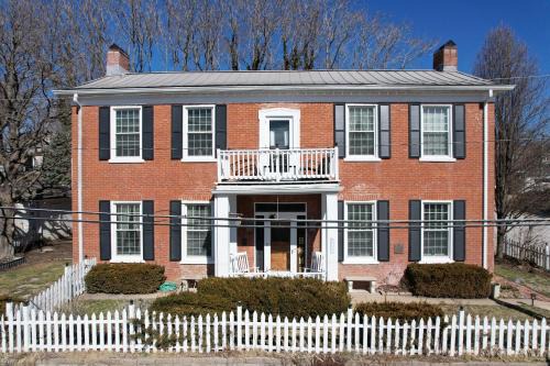 Weston Bed & Breakfast | Hatchery House Bed & Breakfast