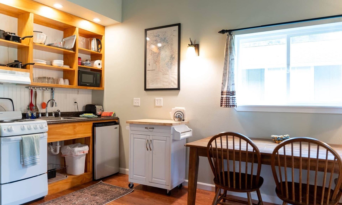 Sappho House | ‘Hemlock’ Riverfront Cabin near Olympic National Park