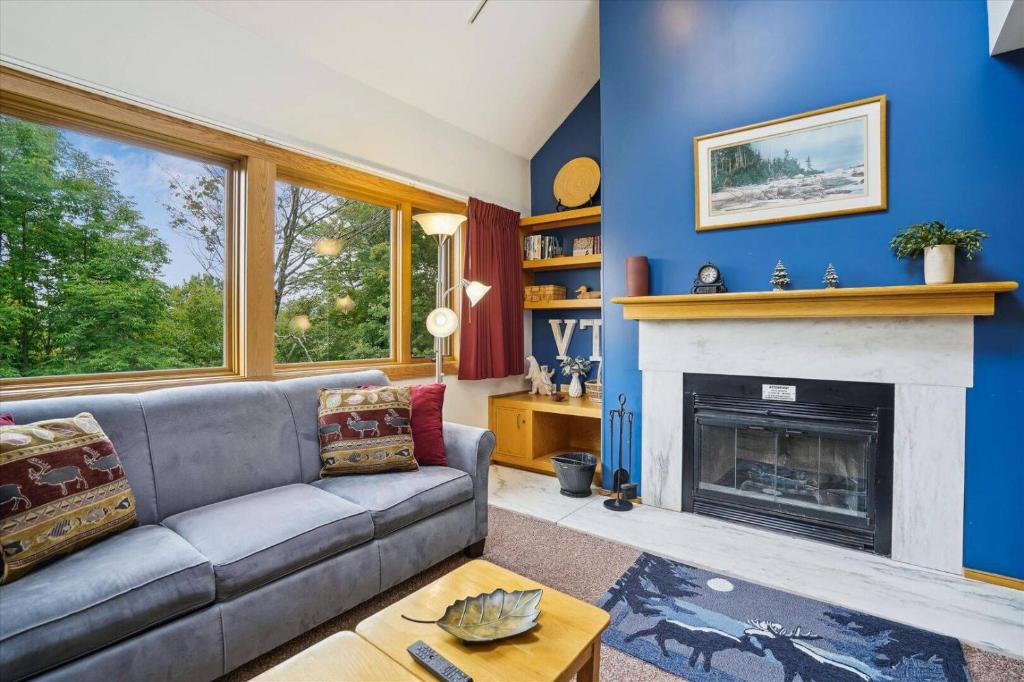 Central Vermont- Killington House | Highridge E10 Cozy One Bedroom Loft with Fireplace and Pool Access
