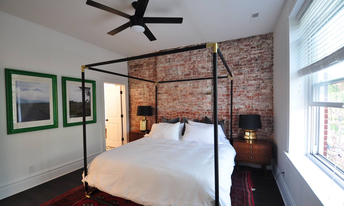 Tower Grove East Apartment | Historically renovated Tower Grove 2 Bed / 2 Bath Apartment