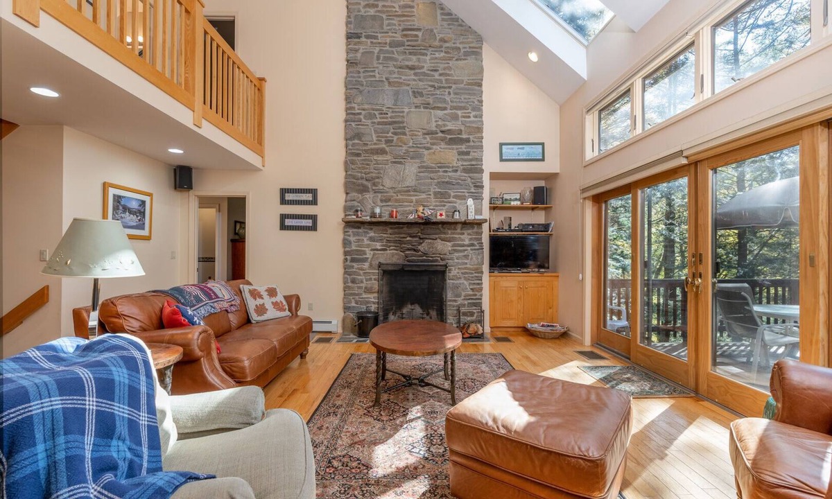 Quechee House | Hot Tub Spacious - Tichenor Road Lodge*