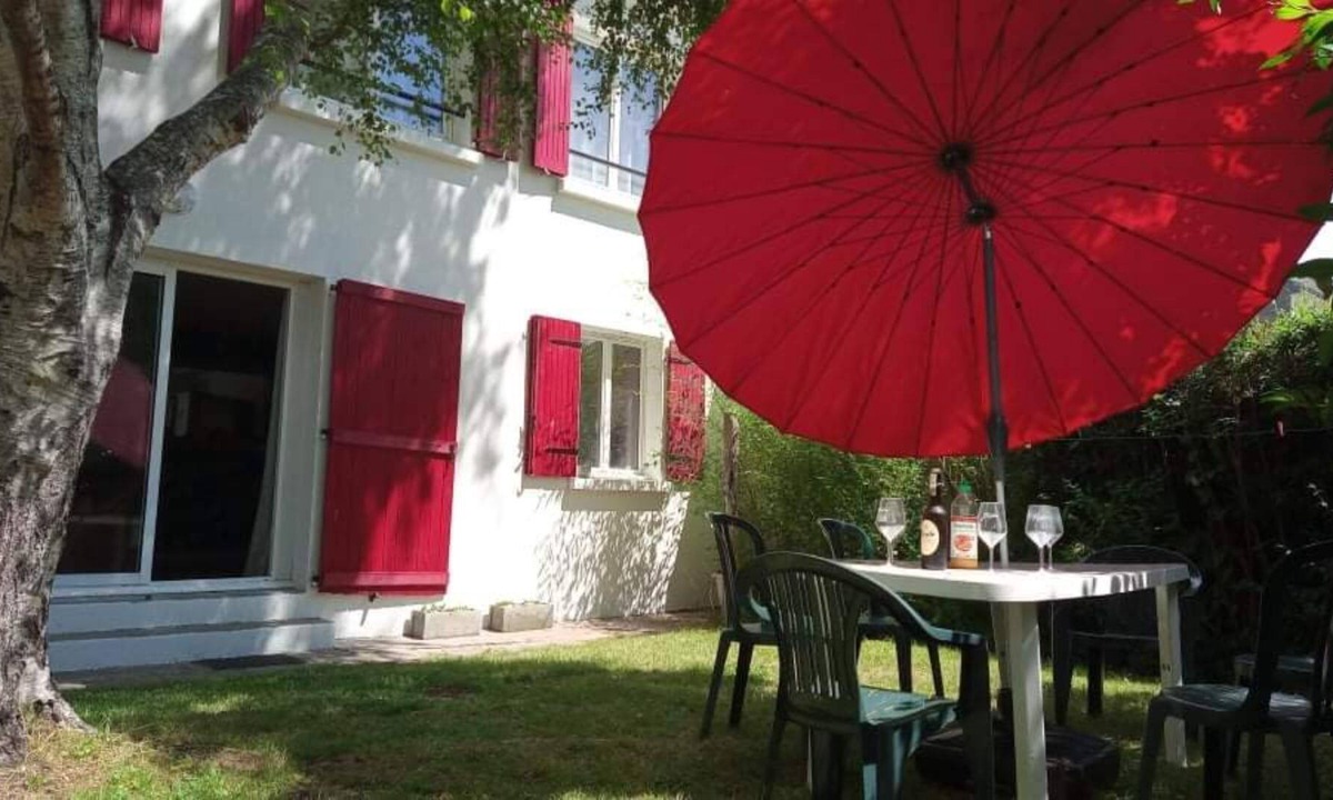 Lorient House | House