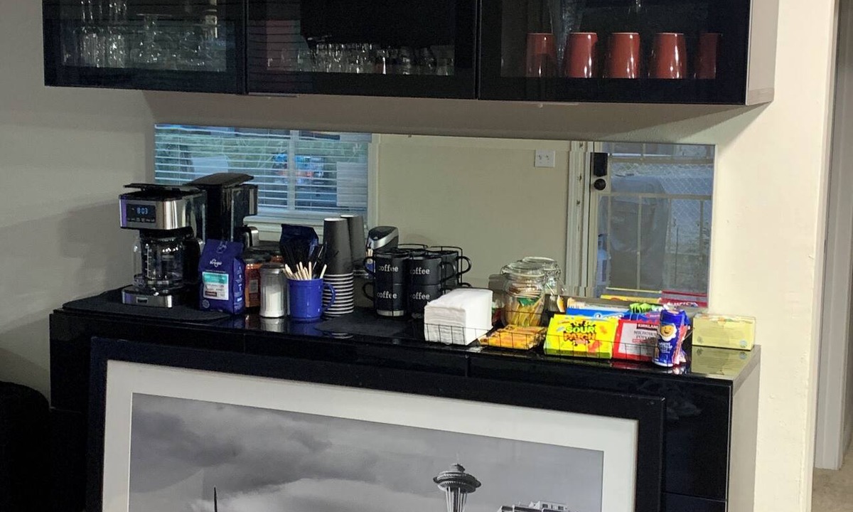 White Center House | I KEEP SNACKS. Wheel chair friendly
