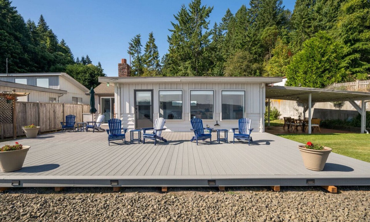 Gig Harbor House | Inviting Waterfront Haven ~BBQ
