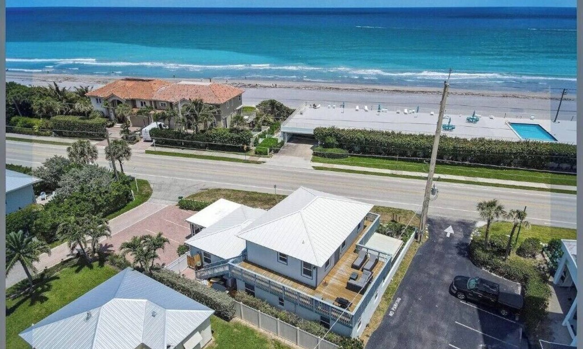Juno Beach House | Juno Beach Access directly across street - 3bed 2.5bath house