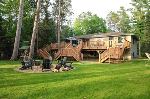 Eagle River House | Kape Eagle Lodge
