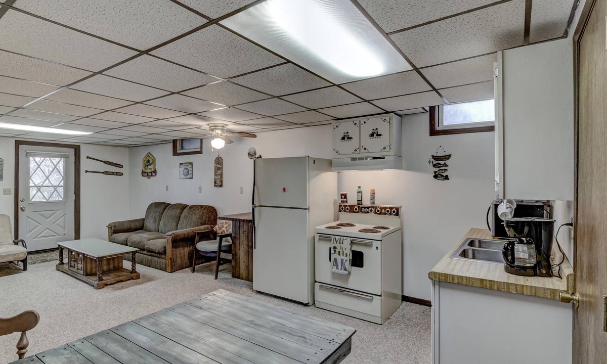 Phillips House | Keepin it Reel Lakefront Home: dock, raft; supper clubs/bars in walking distance
