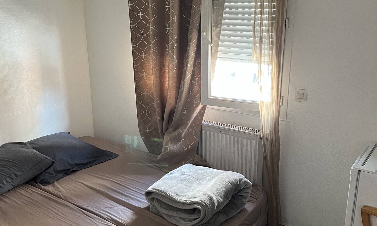 La Courneuve Hotel | LA PERLE