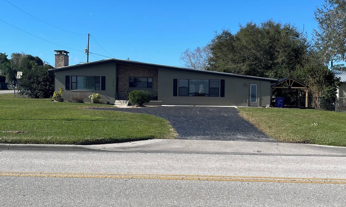 Sebring House | Lake Jackson beachfront home w/dock, pool table, close to restaurants/shops