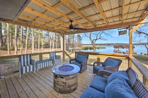 Lone Star House | Lakefront Daingerfield Retreat w/Shared Dock!
