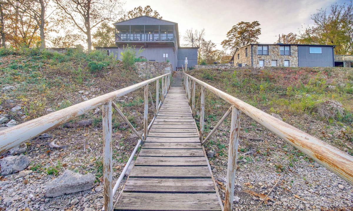 Tia Juana Cottage | Lakefront Eucha Escape w/Views & Boat Slip!