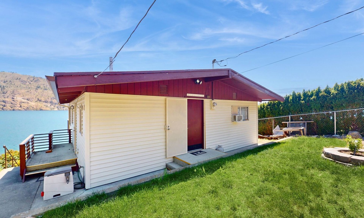 Chelan House | Lakefront gem with large deck, grill, fast WiFi, & great views