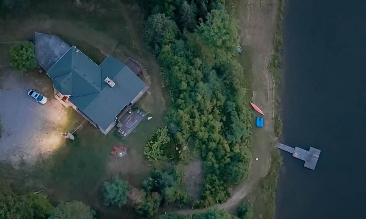 Arden House | Lakefront PrivateEstate for 15 | Kayaks + Bon Echo
