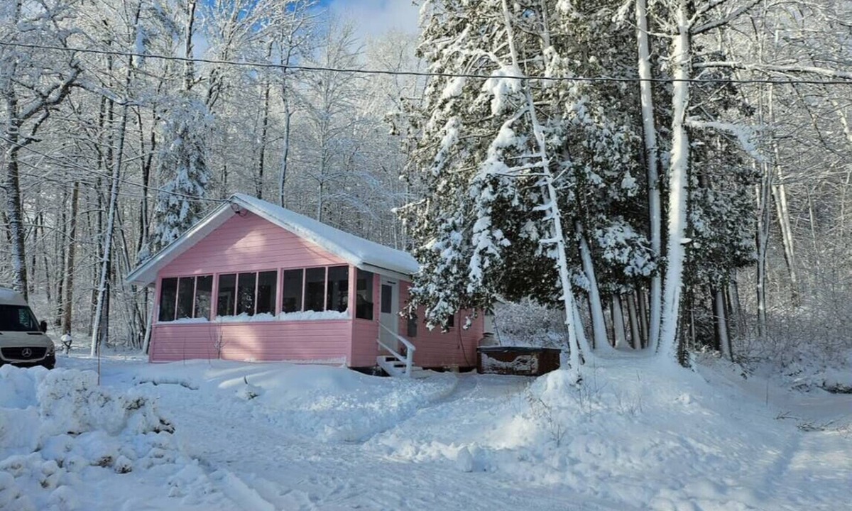 Brighton House | Lakefront vintage pink house
