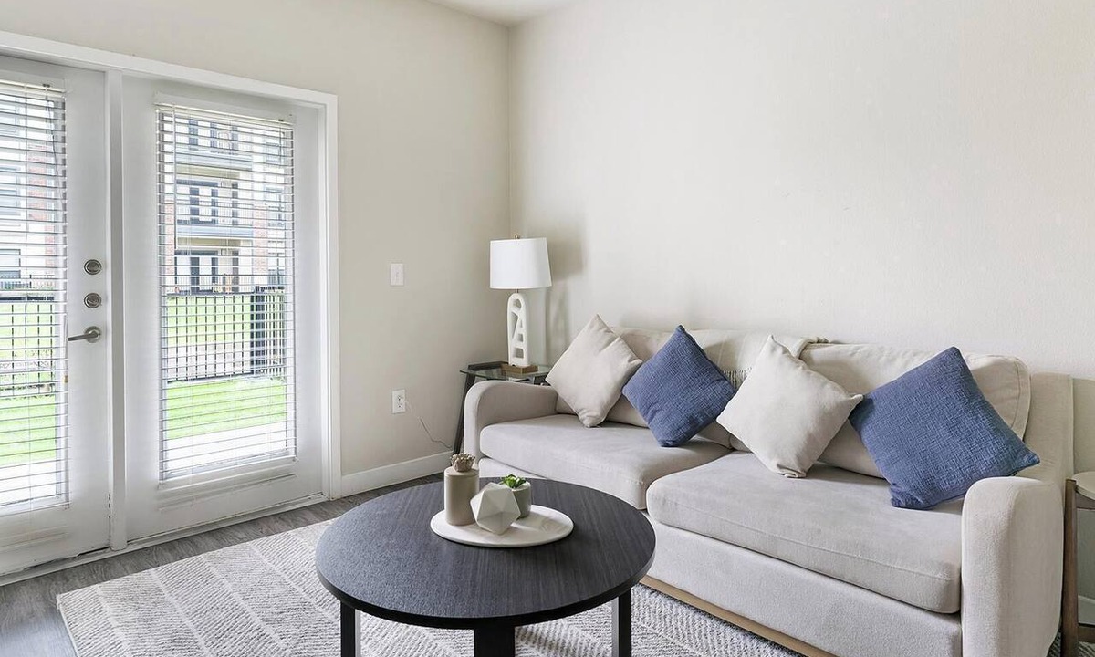 Katy Apartment | Landing | Chic 2BD, Gym, Pool