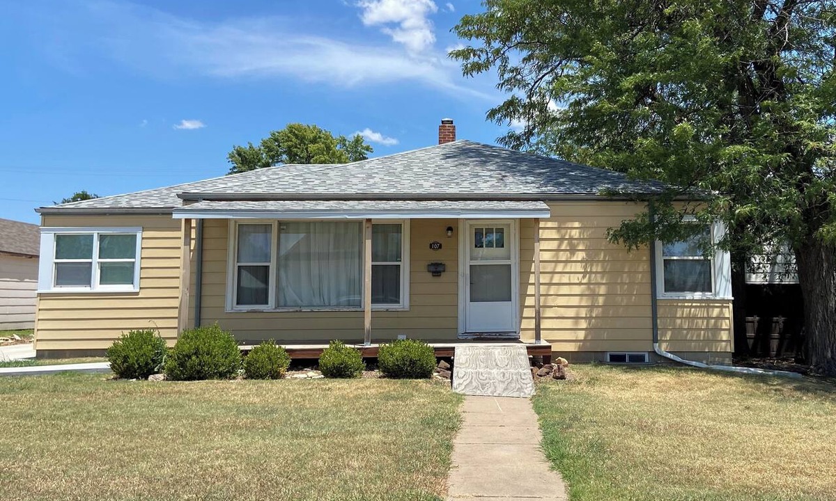 Hays House | Large space, recently renovated 7 bedrooms 3 bath!