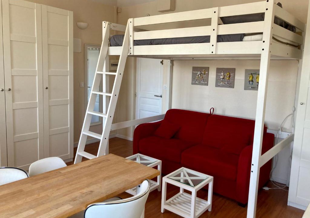 Arromanches-les-Bains Apartment | Le 22 - Studio 4p Proche Mer & Vue Bourg