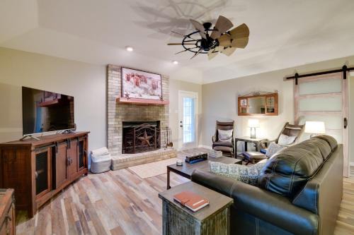 Granbury House | 'Leaping Toad Ranch' ~ 9 Mi to Lake Granbury!