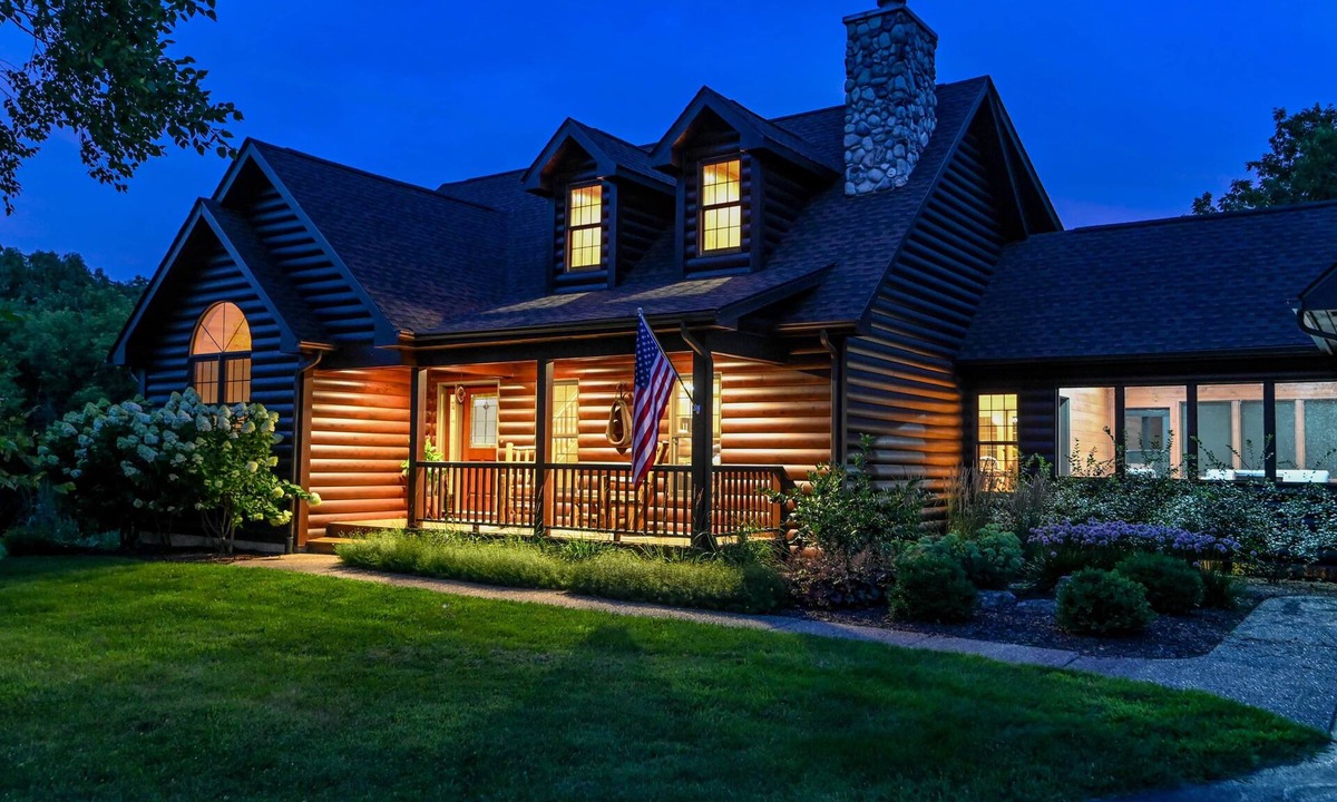 The Galena Territory House | Log Home Luxury, Comfort Defined and Moonbeam Views! Access to Owners' Club Fun!