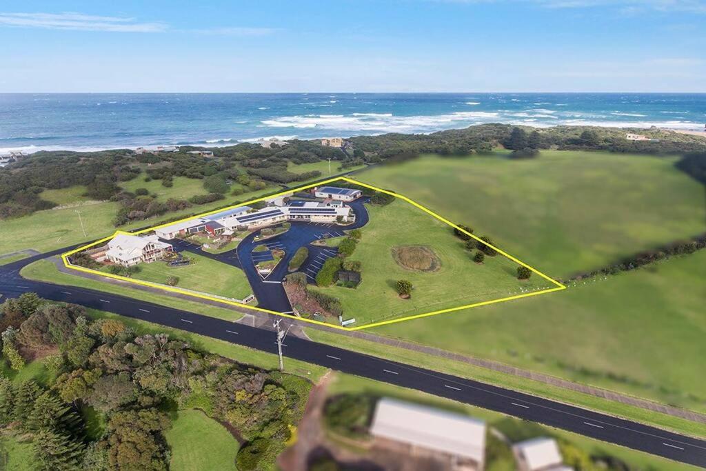 Warrnambool House | Logans Beach Apartments - BeachHouse
