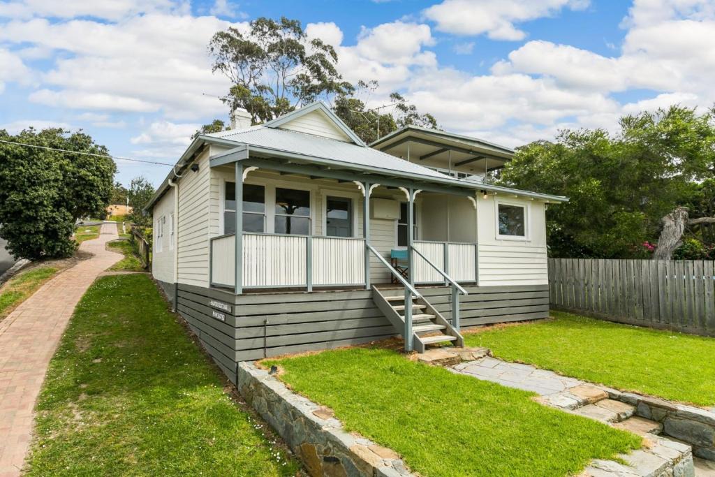 Lorne House | Lottis Cottage