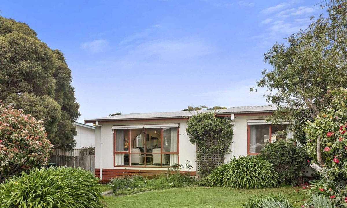 Apollo Bay House | Low - Central Location & Close to the Beach