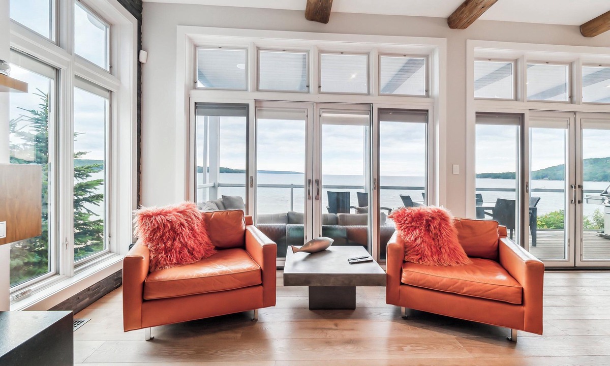 Lafontaine Cottage | Luxurious Cottage in Tiny 5bd4bth|Private Beach Front