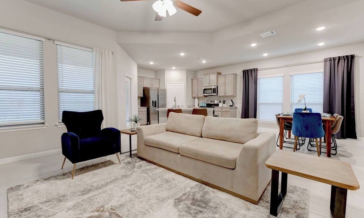 Leon Junction Apartment | Luxurious Spacious Retreat in Temple
