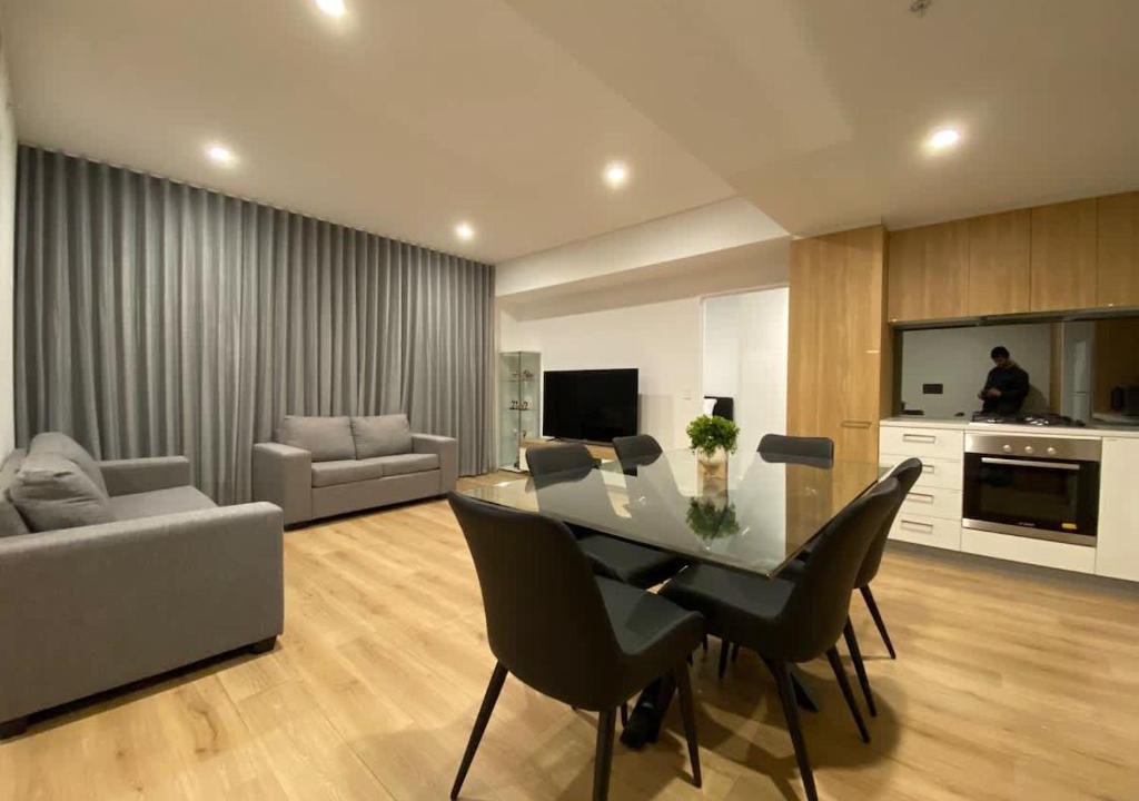 Adelaide Central Business District Apartment | Luxury 3 BR Apt with Pool-Gym-Sauna-Steam Room