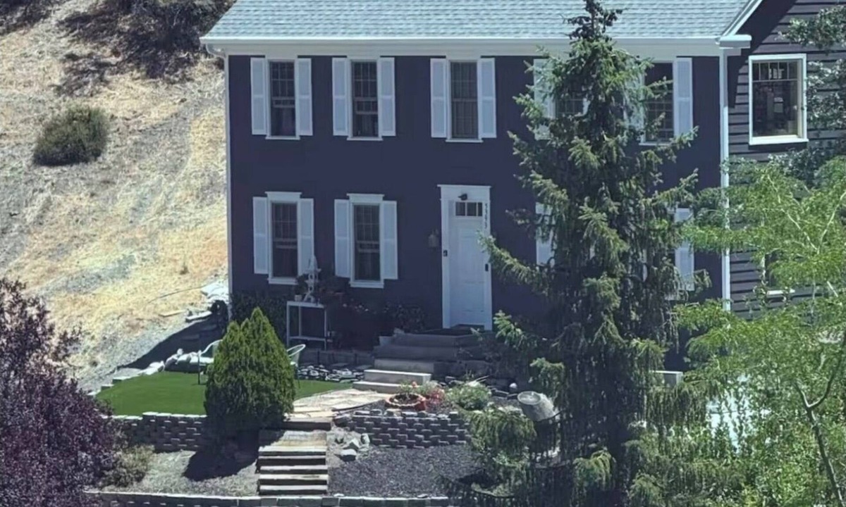 Wrightwood House | Luxury 4-bedroom Mountain Home with Game room. Pet friendly
