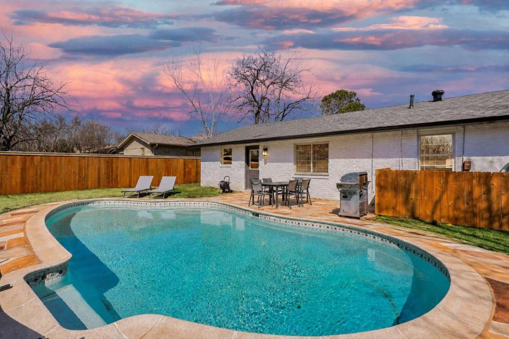 North Richland Hills House | Luxury 4Bed 2Bath Hidden Gem w Backyard Oasis