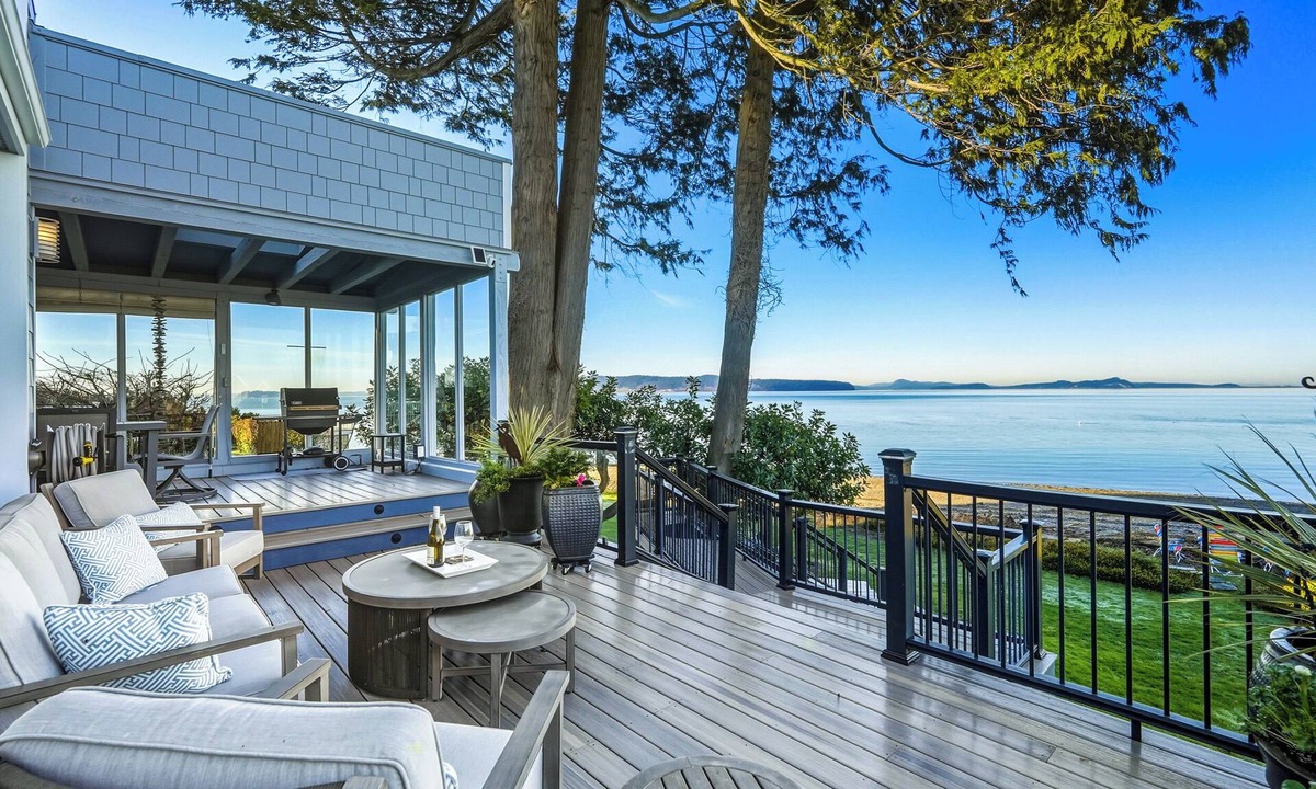 Camano Island House | Luxury Beachfront - 3-bedroom house in Camano, perfect relaxation - Hot tub