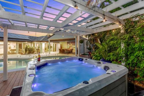 Mooloolaba House | Luxury Mooloolaba Retreat with Spa & Pool