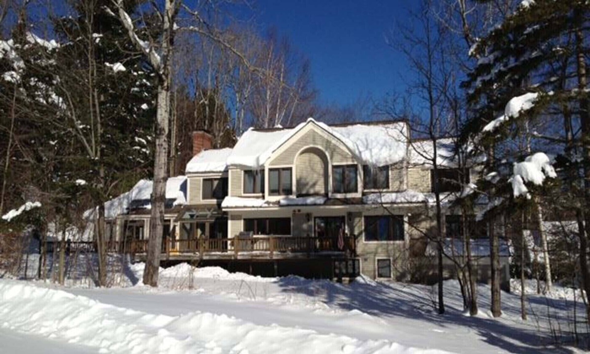 Stratton Mountain House | Luxury Oasis w/Serene Views! Close to Ski Slopes w/Shuttle. Gameroom. Golf. WiFi
