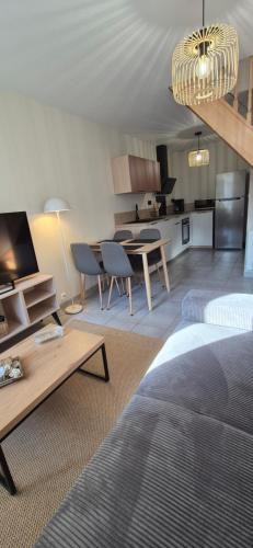 Octeville House | Maison rénovée avec stationnement privatif