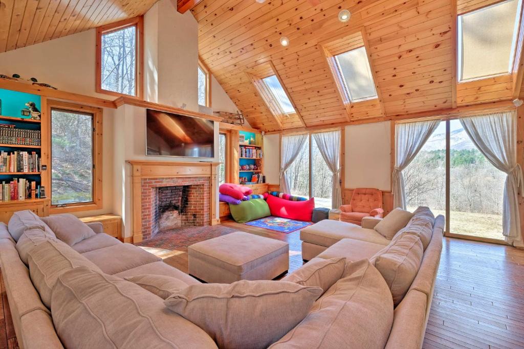 Manchester Center House | Manchester Home on 40 Acres with Game Room and Deck!