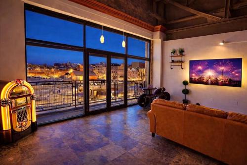 Sandusky House | Mario Room Waterfront Downtown View Cedar Point!