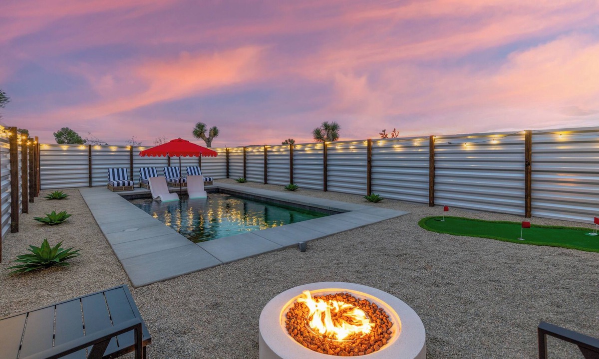 Yucca Valley House | MARS HAUS - Heated Pool & Outdoor Movie Projector