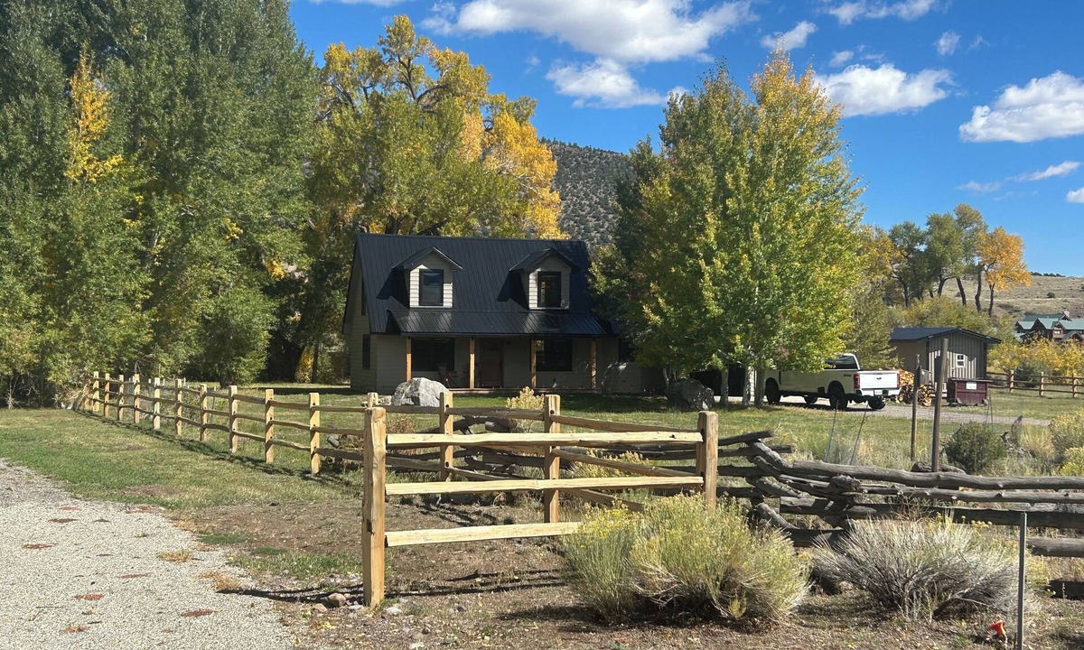 South Fork House | Marvelous waterfront 3-bedroom on the River in South Fork your perfect getaway